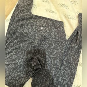 Lululemon Printed align leggings size 4